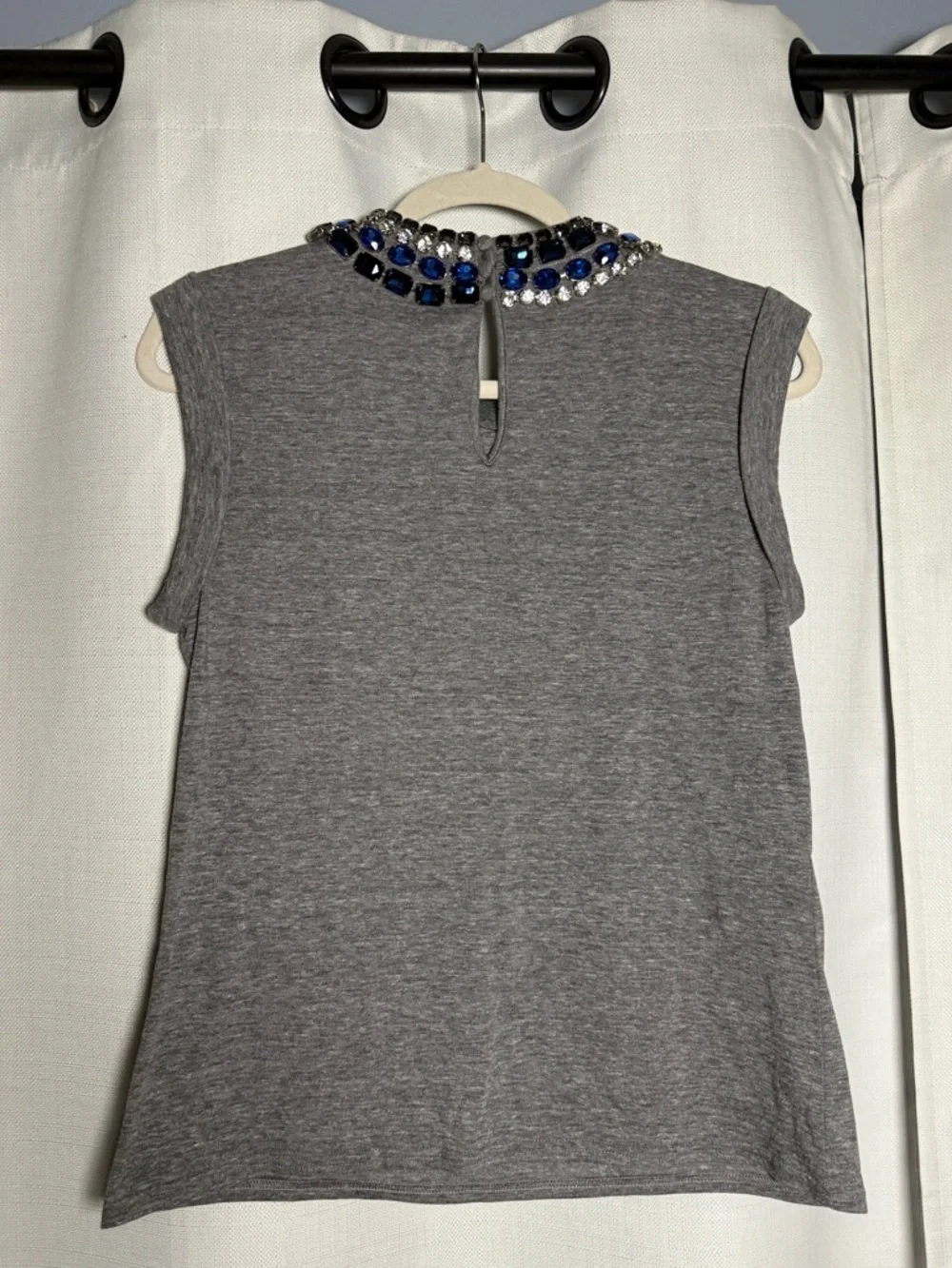 Cinq À Sept Brielle Tee in Grey with Blue and Clear Rhinestones Size XS - Picture 3 of 9